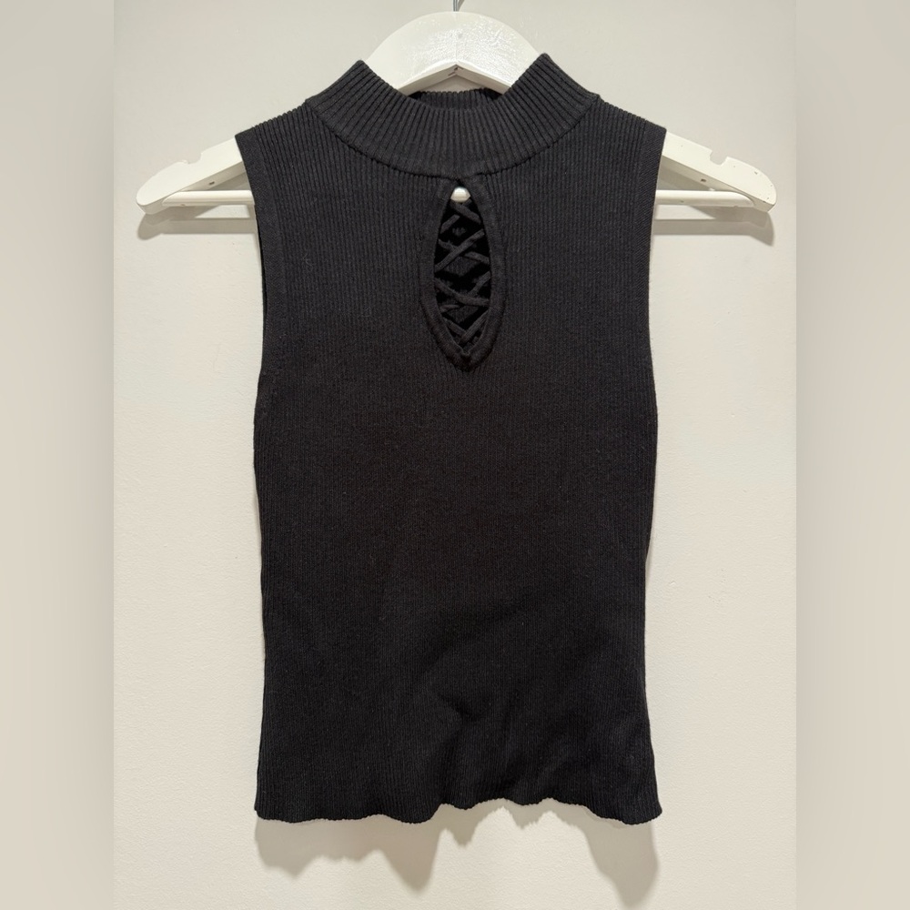 LU🖤NYC Black Criss Cross Front Sleeveless Knit Top Size M